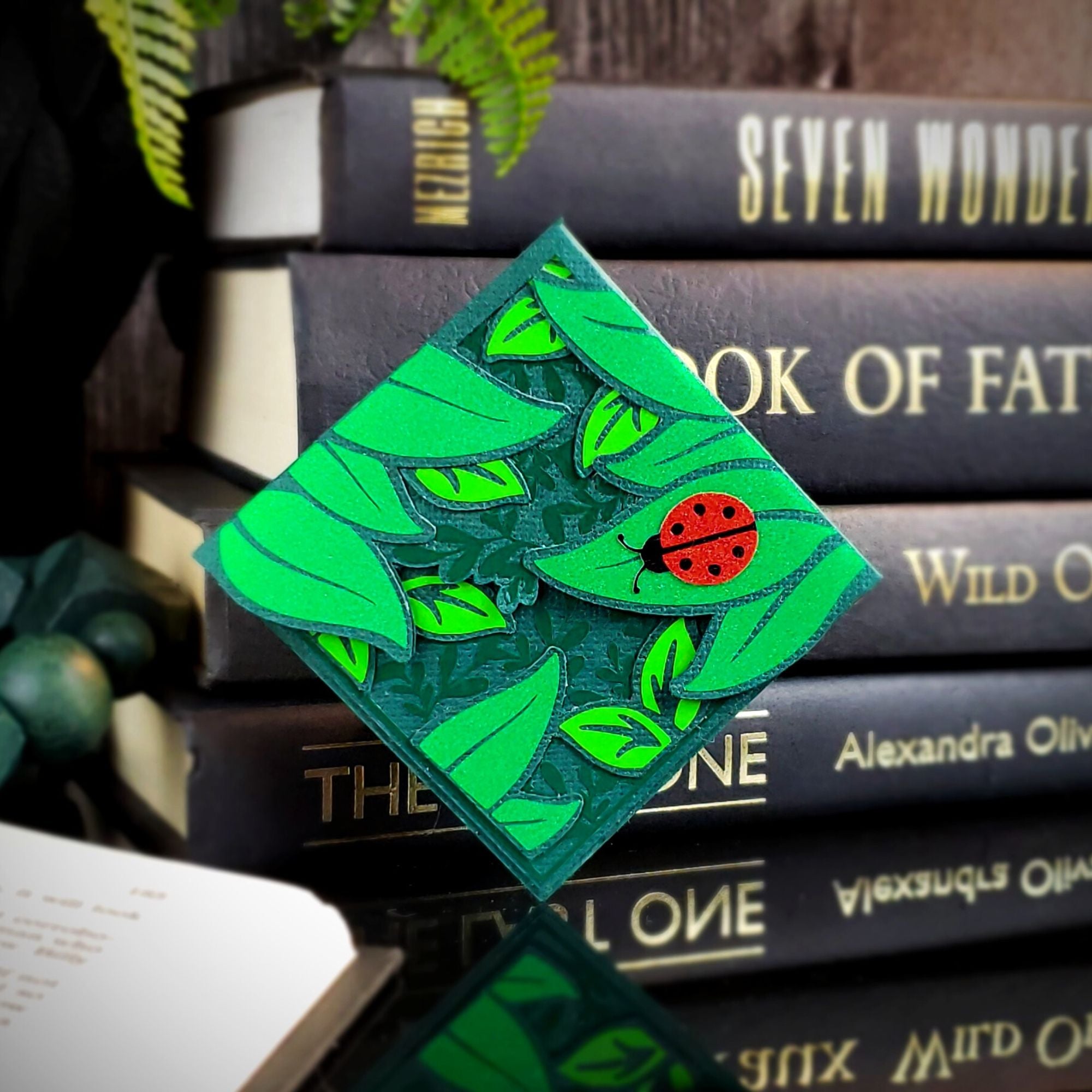 Leaves + Critter Deluxe Corner Bookmark