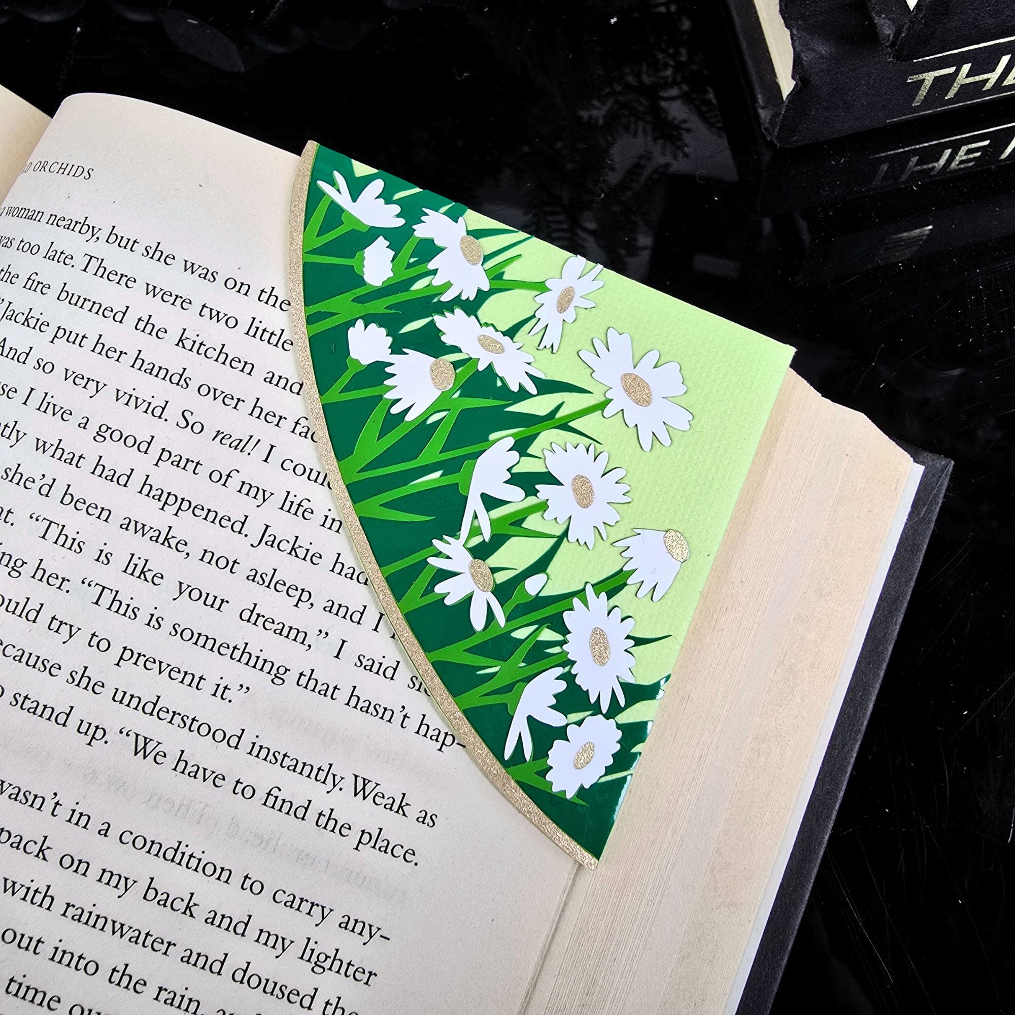 Daisies Deluxe Handmade Corner Bookmark