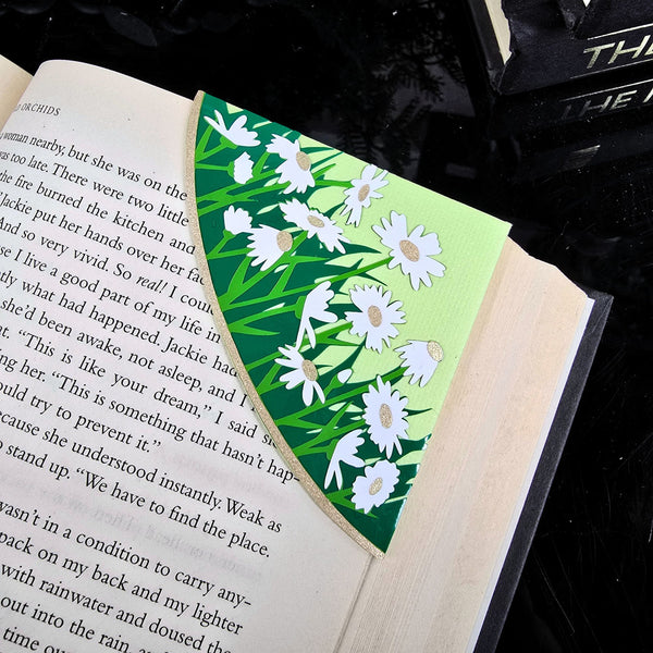 Daisies Deluxe Handmade Corner Bookmark