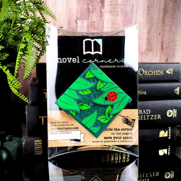 Leaves + Critter Deluxe Corner Bookmark