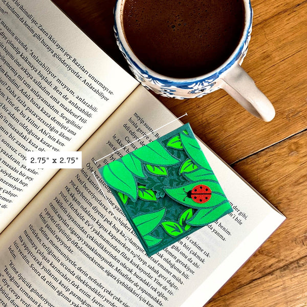 Leaves + Critter Deluxe Corner Bookmark