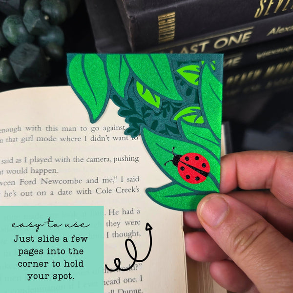 Leaves + Critter Deluxe Corner Bookmark